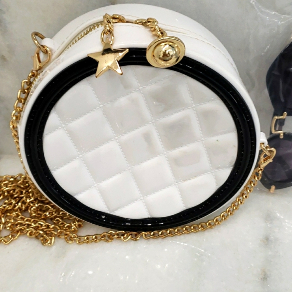Beautiful purse. - Picture 2 of 3